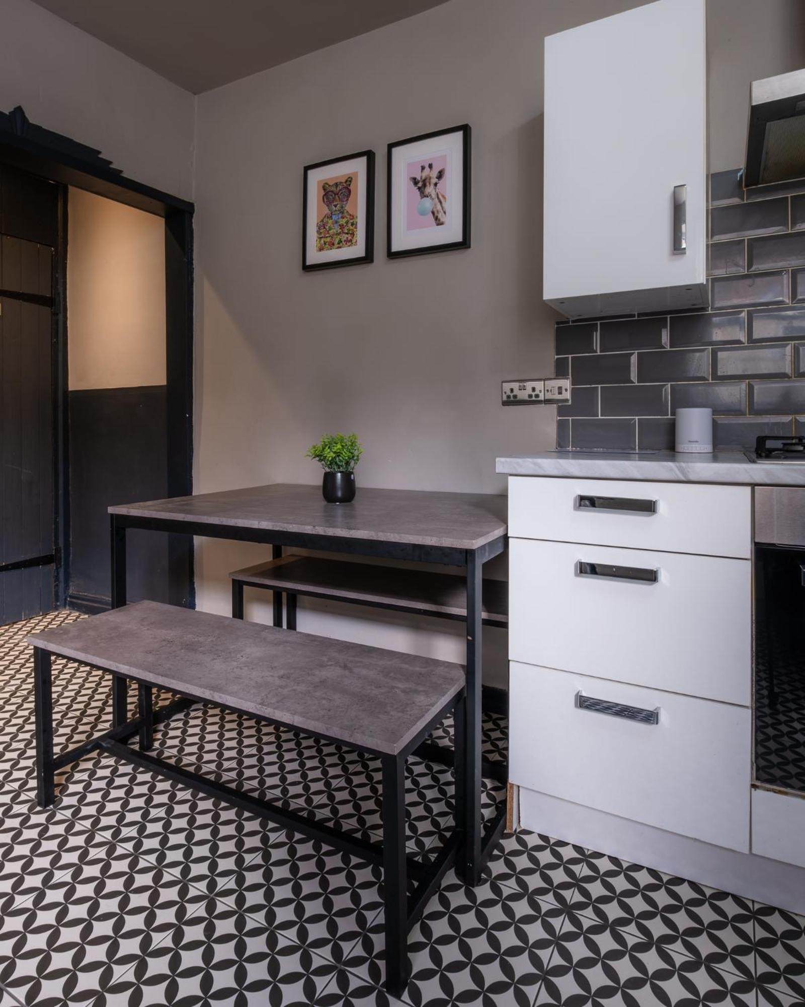 Entire Modern House Liverpool, 6 Bedrooms Екстер'єр фото